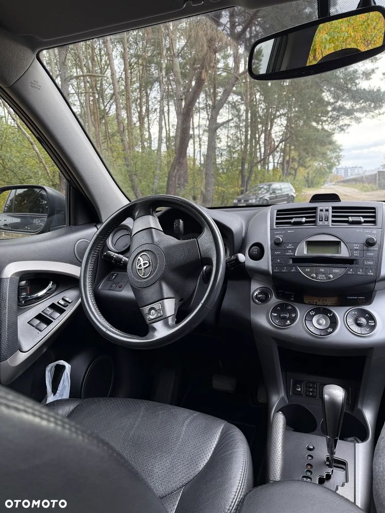 Toyota RAV4 - 6