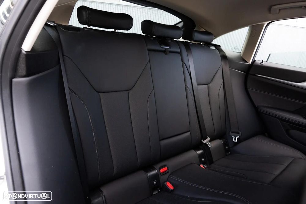 BMW i4 eDrive40 - 44
