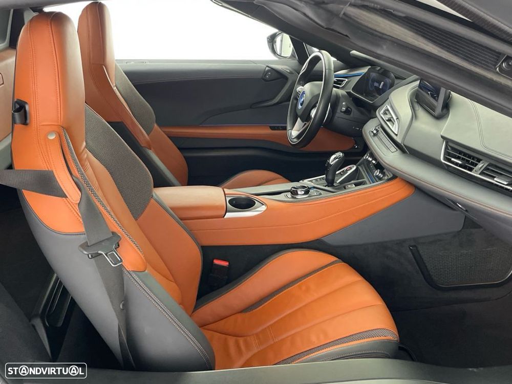 BMW i8 Roadster - 12