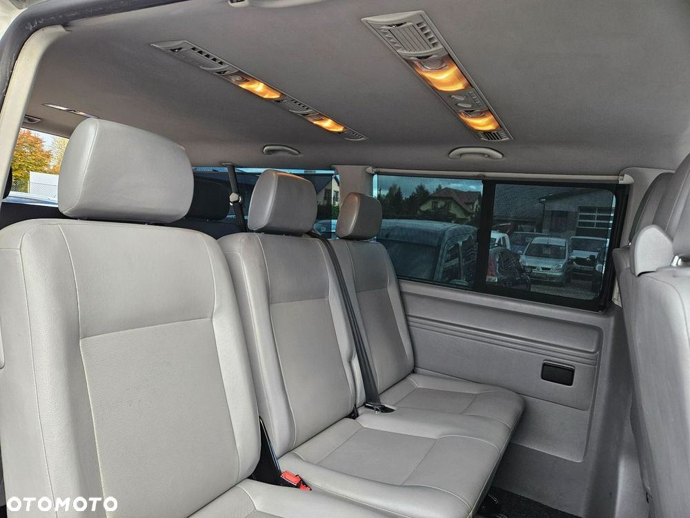 Volkswagen Caravelle - 12
