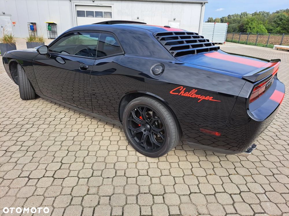 Dodge Challenger - 8