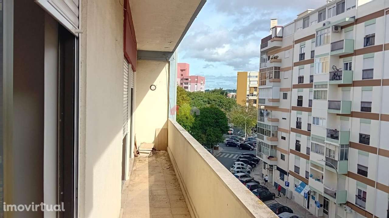 Apartamento T3 renovado e equipado, próximo da FERTAGUS Setúbal - Grande imagem: 3/30