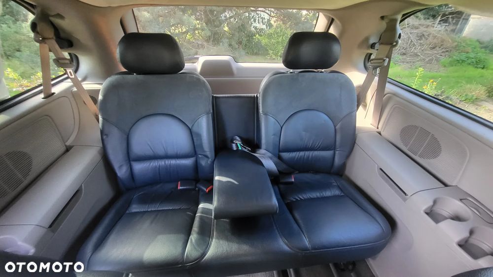 Dodge Grand Caravan 3.3 SE - 11