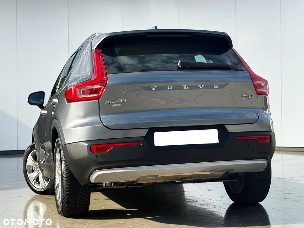Volvo XC 40 D4 AWD Geartronic Momentum - 12
