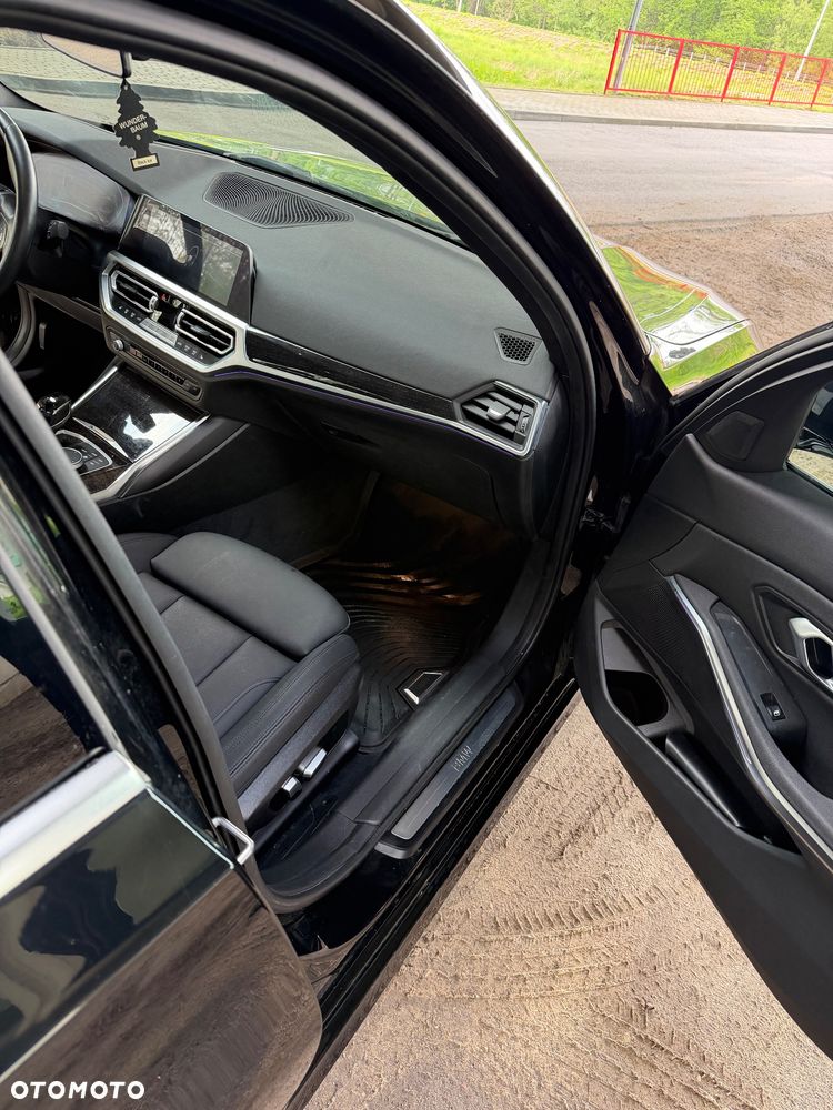 BMW Seria 3 330i xDrive M Sport - 15