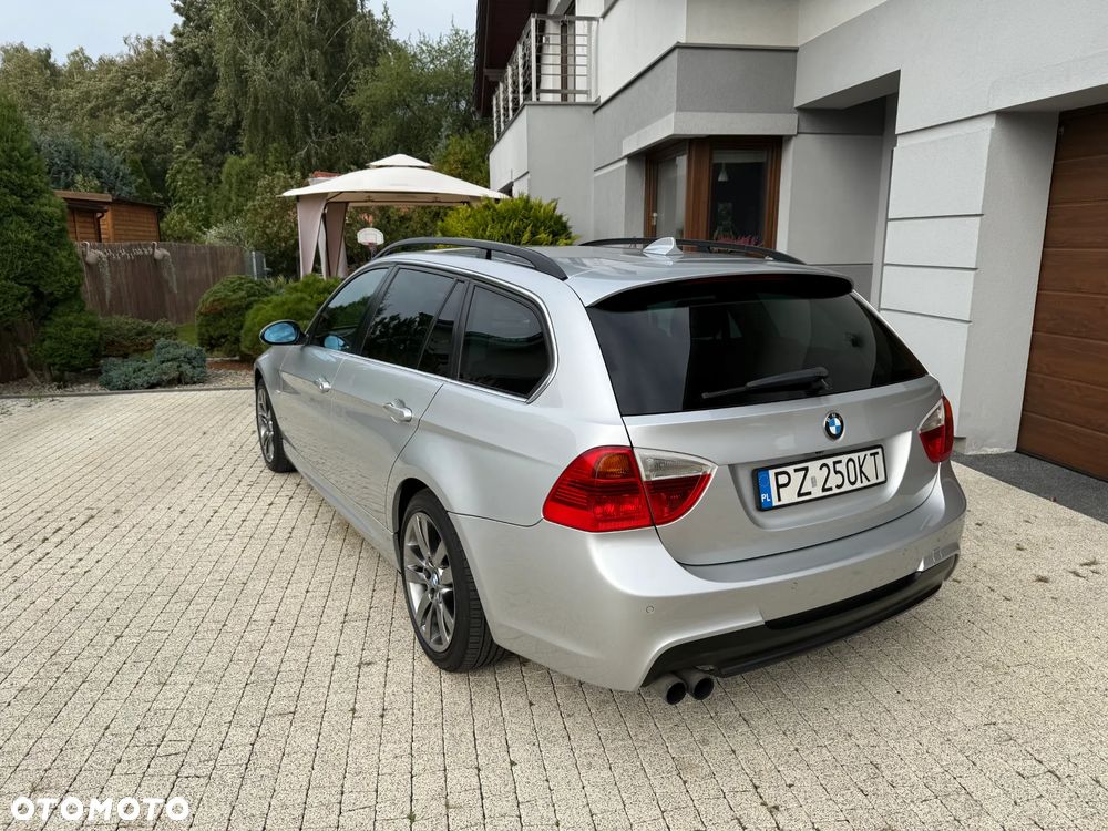 BMW Seria 3 325xi Touring - 4
