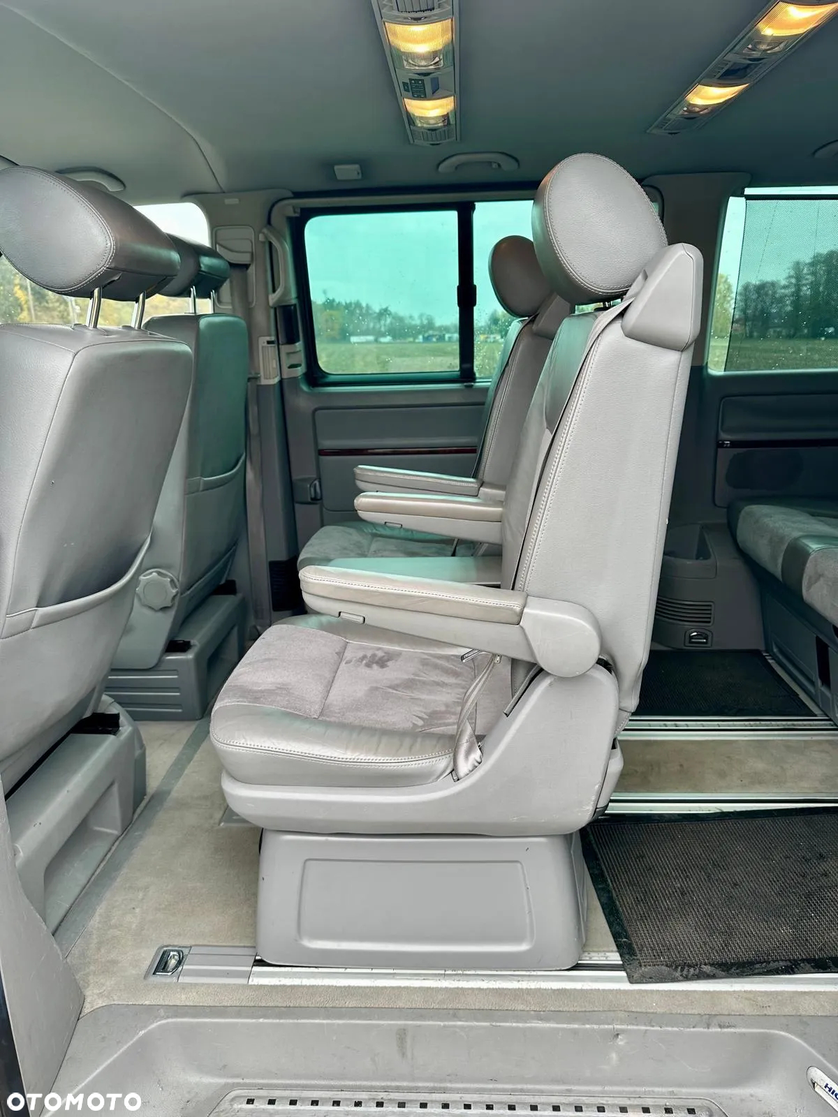 Volkswagen Multivan - 13
