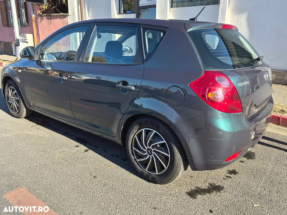 Kia Ceed - 9