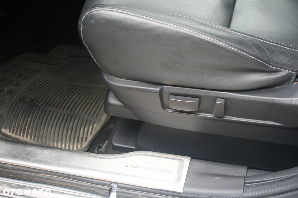 Mitsubishi Outlander - 10