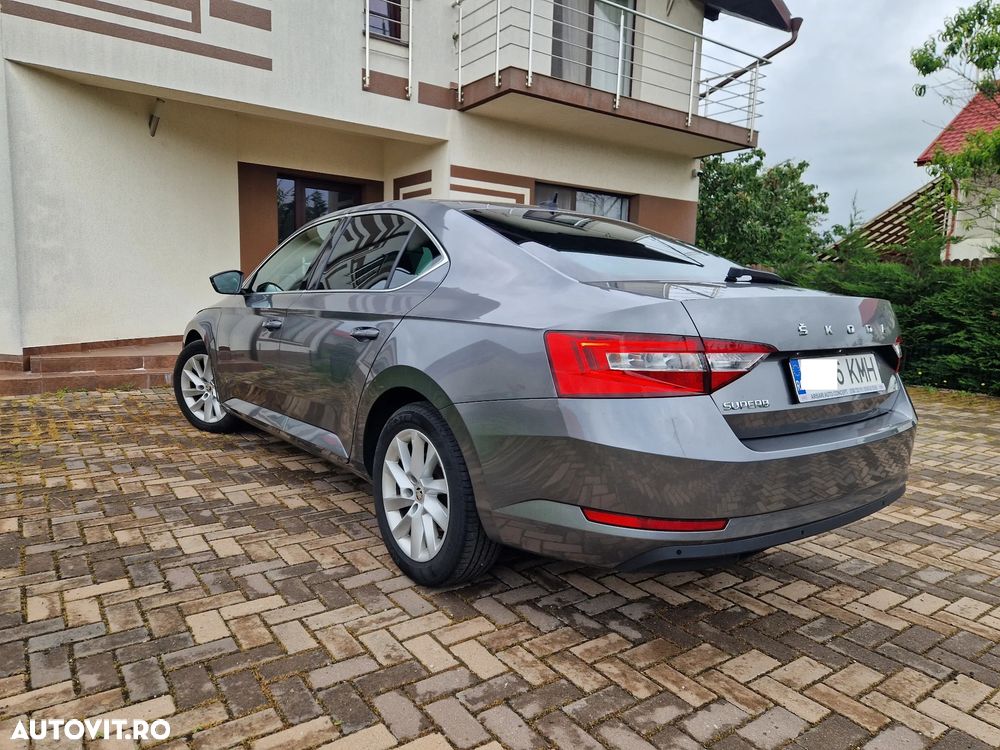 Skoda Superb 2.0 TDI DSG Ambition - 23