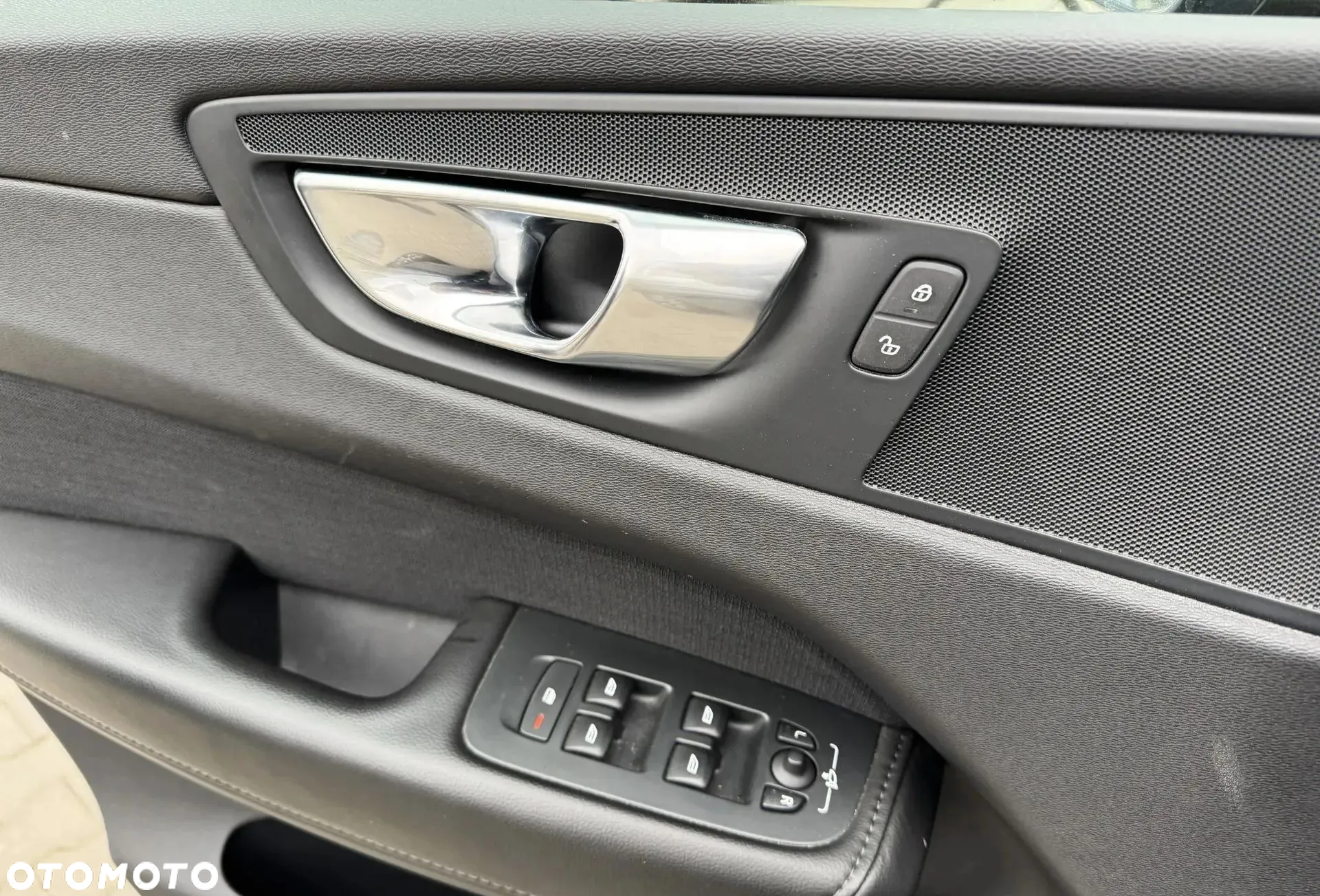 Volvo XC 60 D4 Momentum Pro - 23
