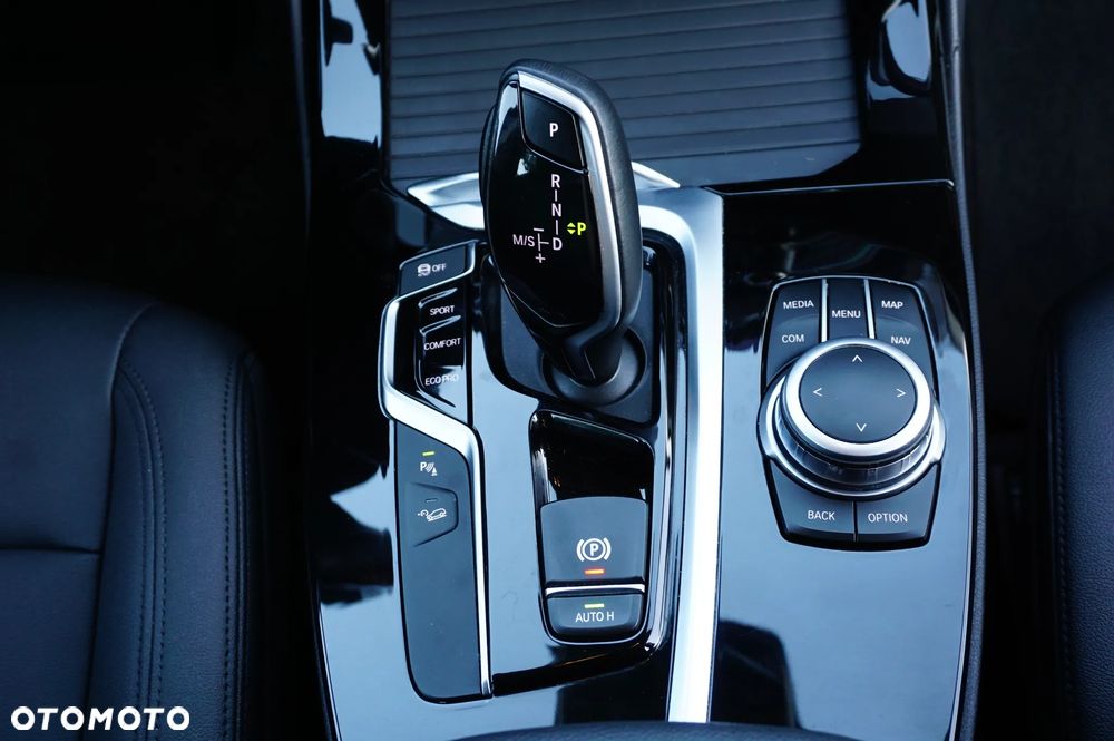 BMW X3 xDrive20i Advantage - 24