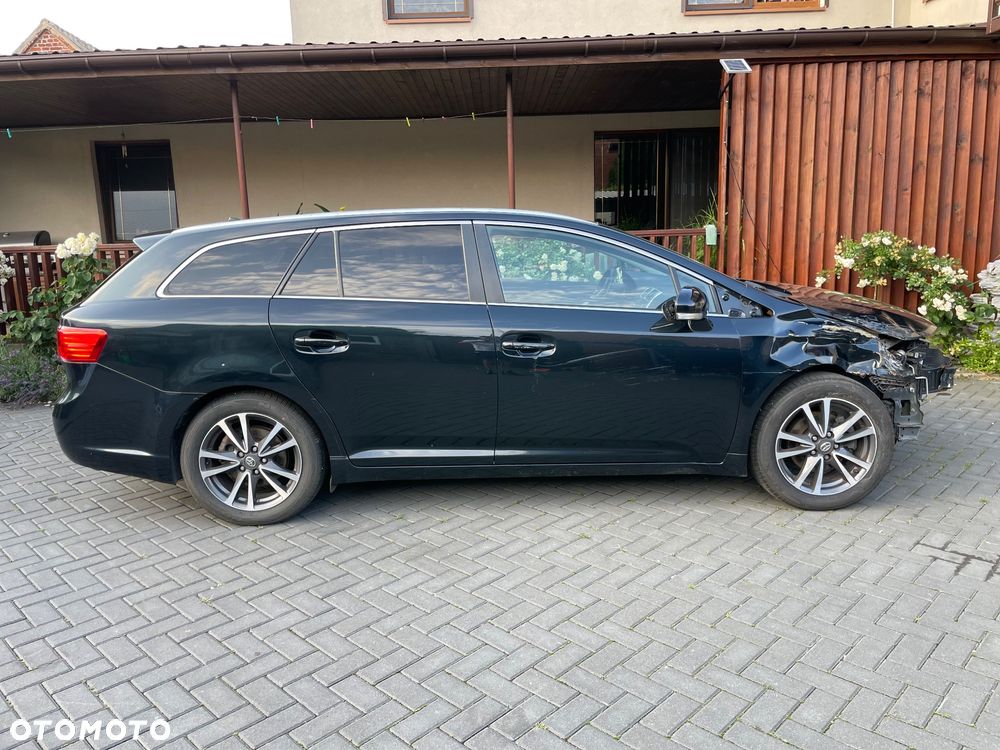Toyota Avensis 2.0 D-4D Premium - 9