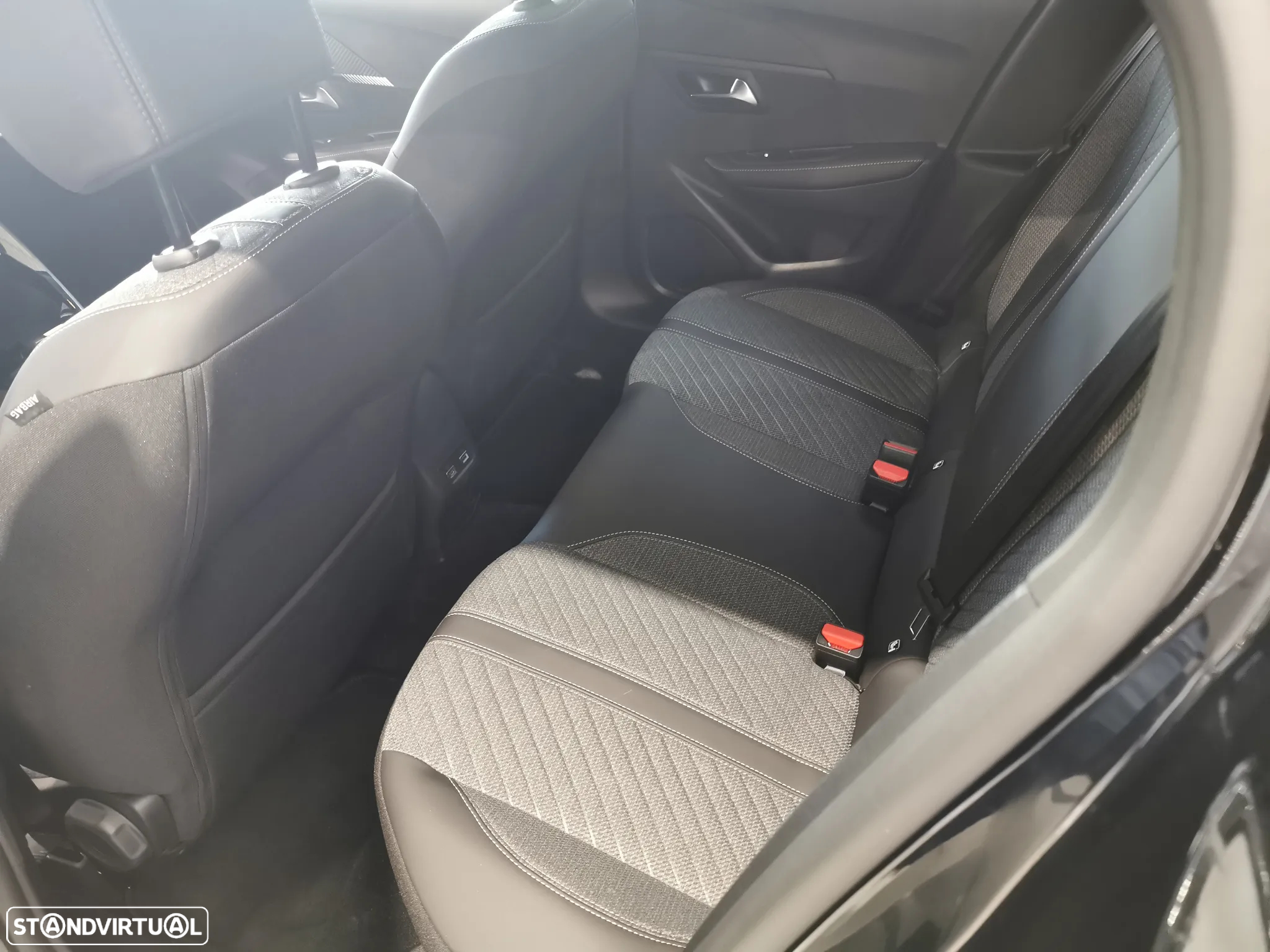 Peugeot e-208 51 kWh Allure - 16