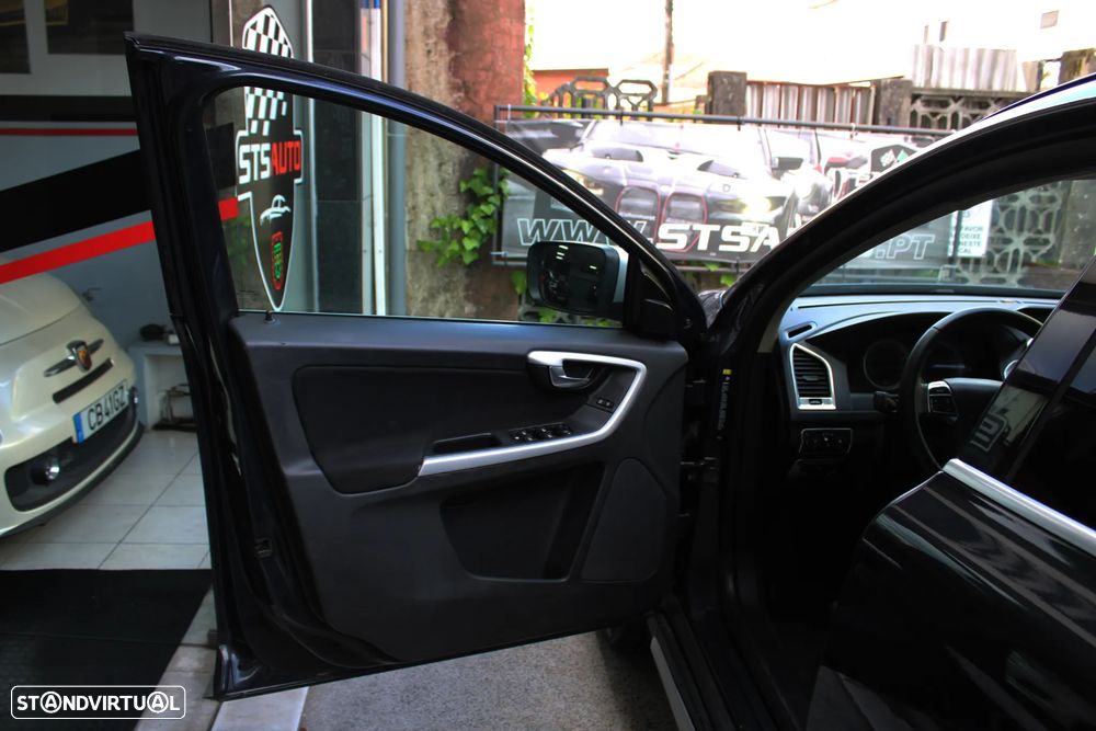 Volvo XC 60 D5 Momentum Geartronic - 20