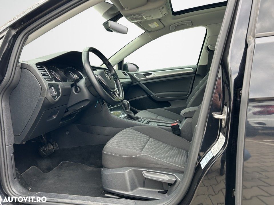 Volkswagen Golf - 10