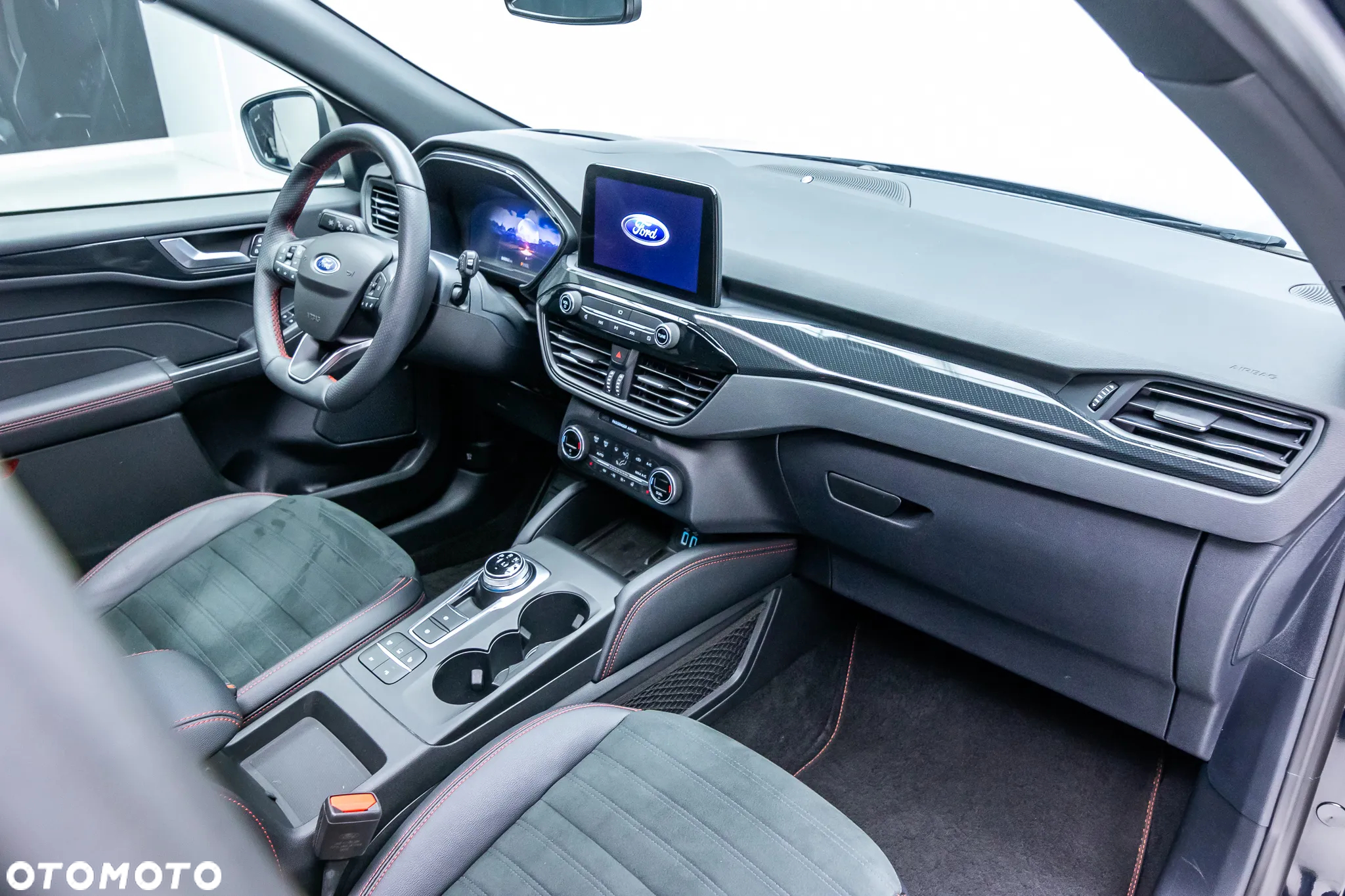 Ford Kuga 2.5 Duratec PHEV ST-LINE X - 32