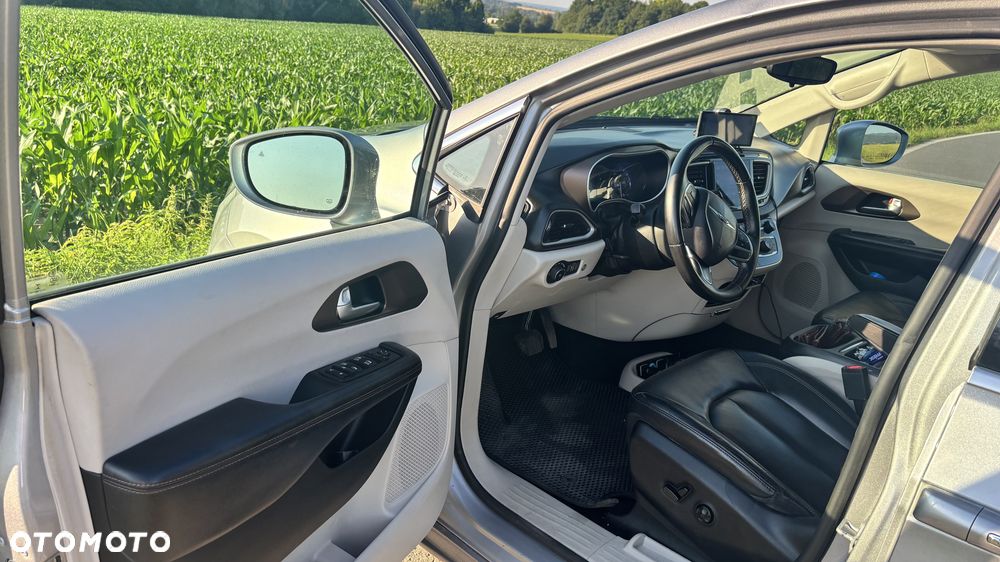 Chrysler Pacifica - 31