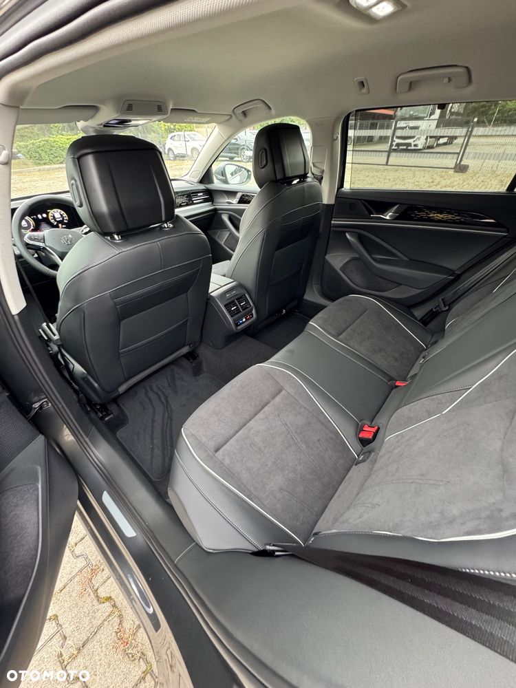 Volkswagen Passat 2.0 TDI SCR 4Mot Elegance DSG - 9