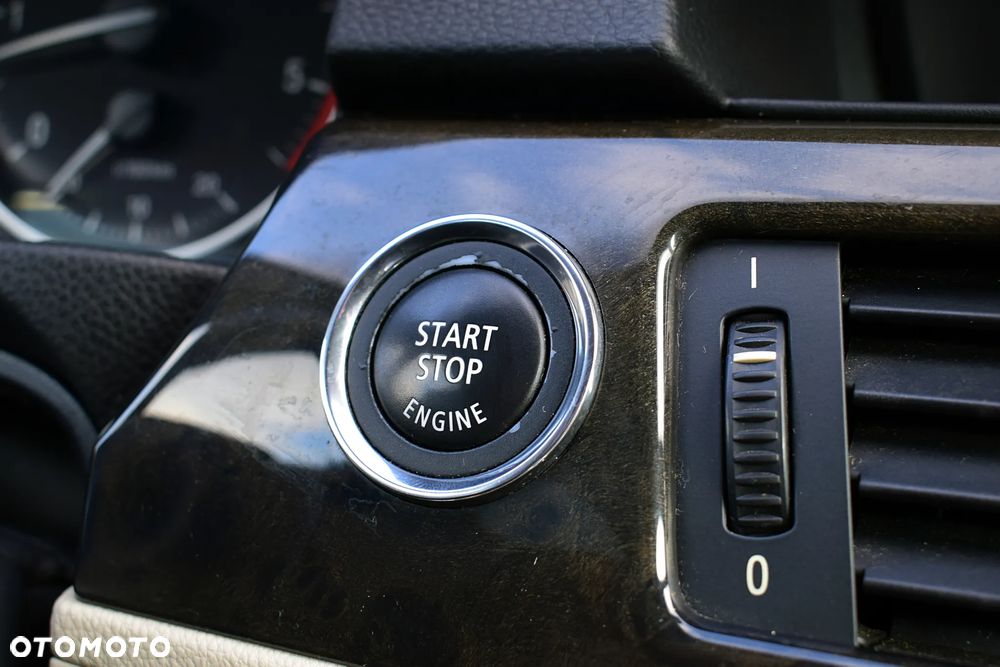 BMW Seria 3 325d - 12