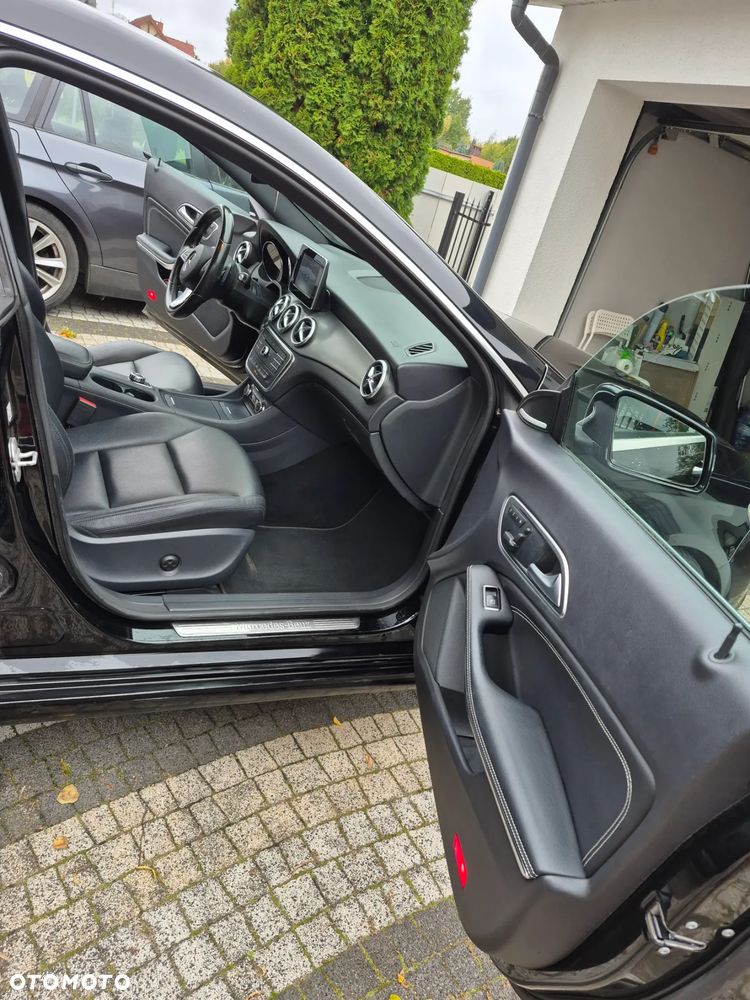 Mercedes-Benz CLA 250 7G-DCT AMG Line - 11