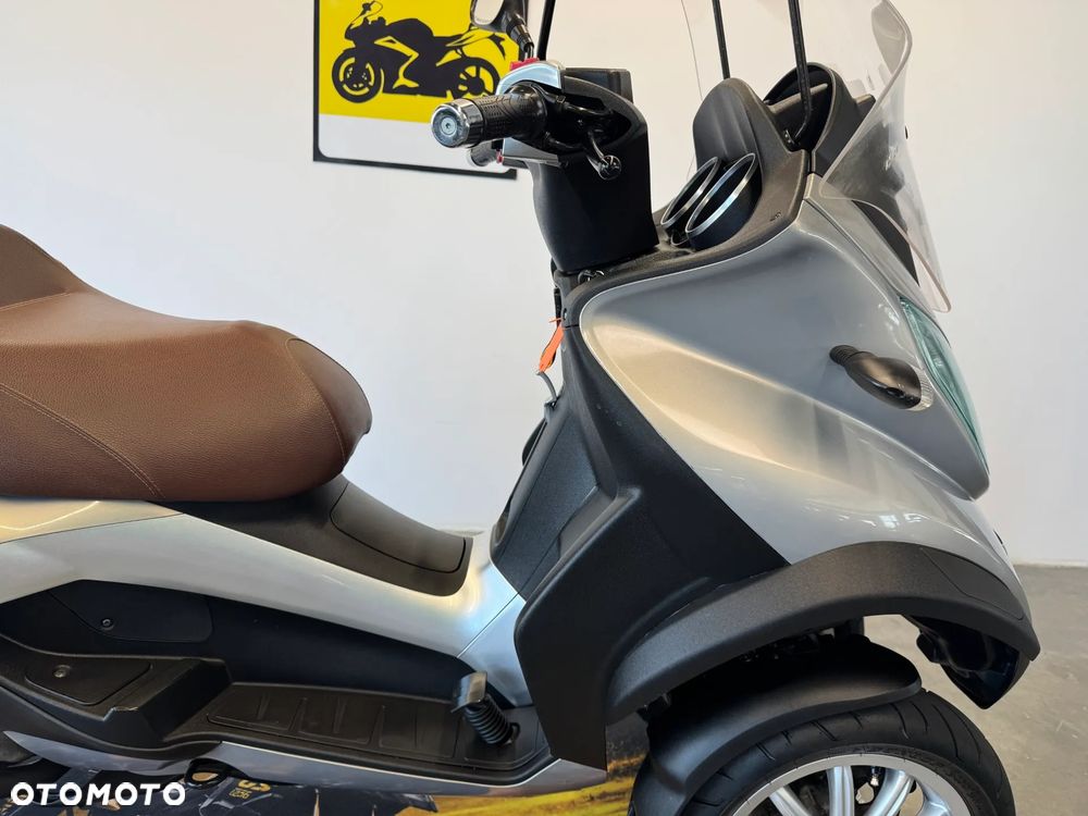Piaggio MP-3 - 11