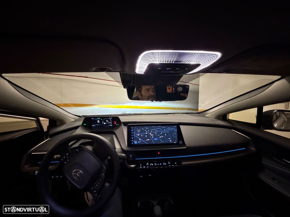 Toyota Prius 2.0 Plug-in Luxury - 8