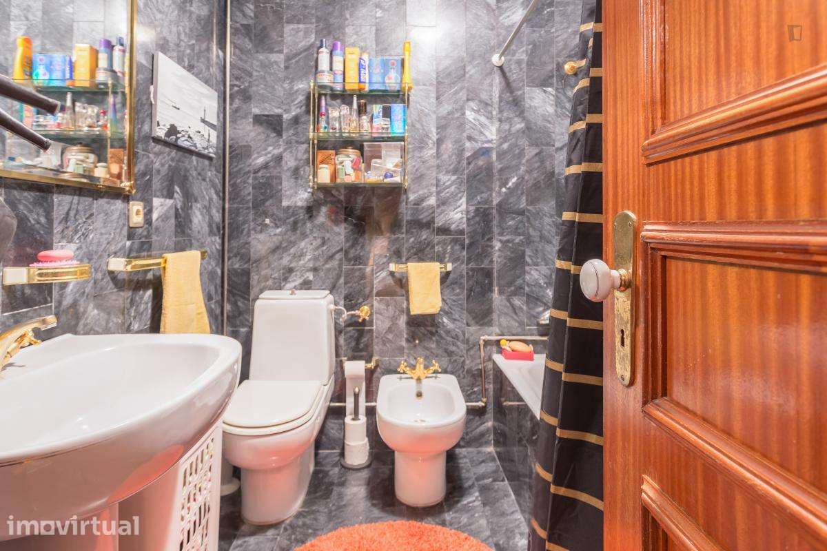 Quarto - localizado em Custóias Porto - Grande imagem: 2/26