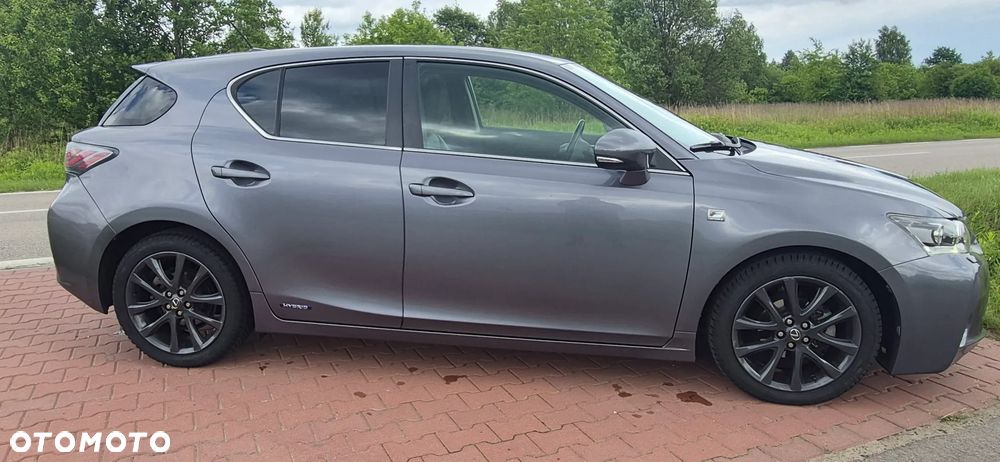 Lexus CT - 4
