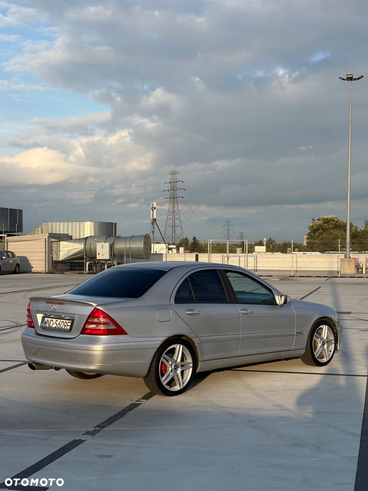 Mercedes-Benz Klasa C 180 T Kompressor Classic Sport Edition - 4