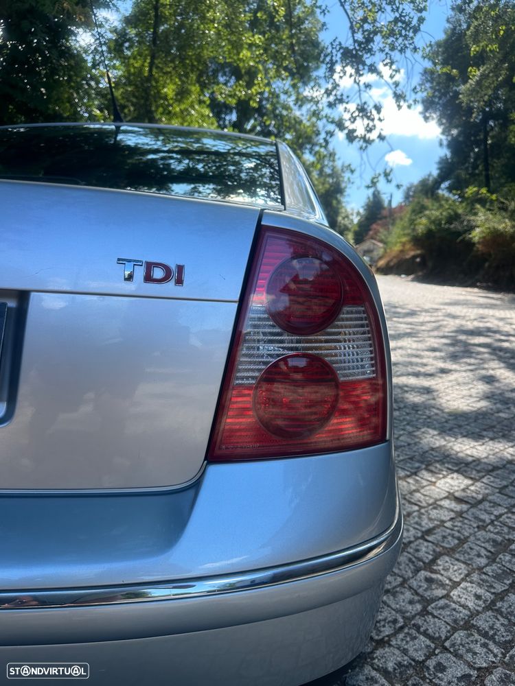VW Passat 1.9 TDi Highline Tip - 12