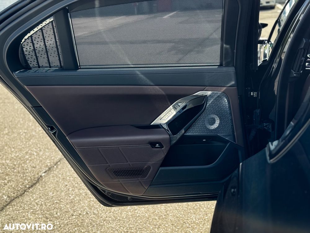BMW M7 M760e xDrive - 29