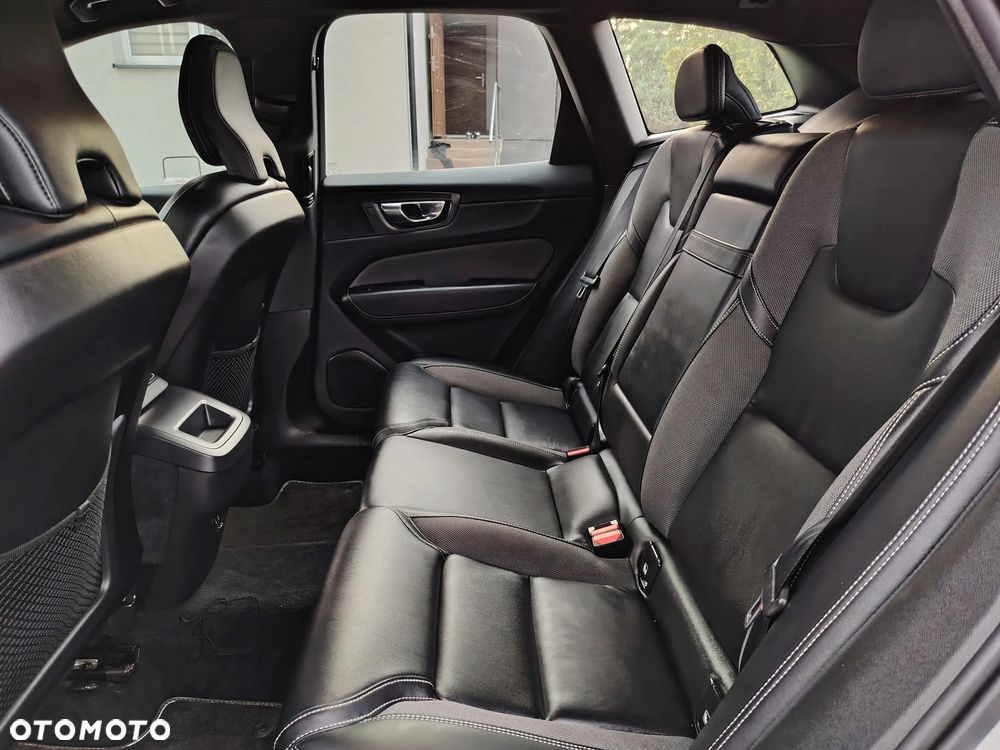 Volvo XC 60 B4 B R-Design - 35