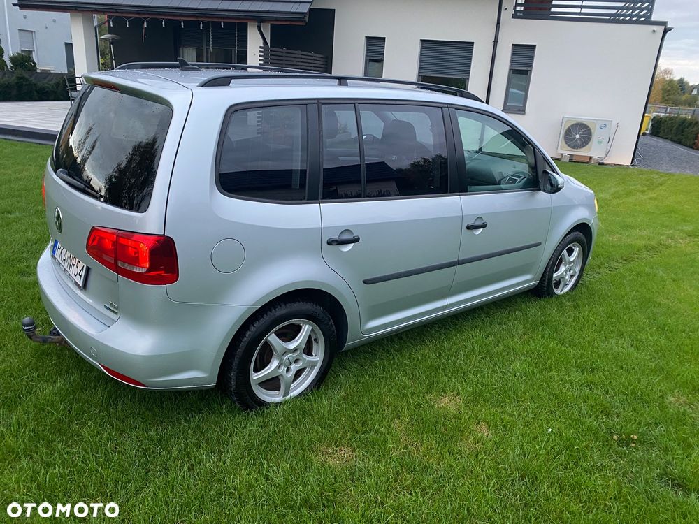Volkswagen Touran - 4