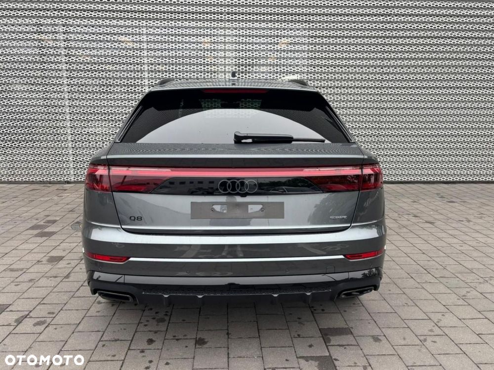 Audi Q8 - 8