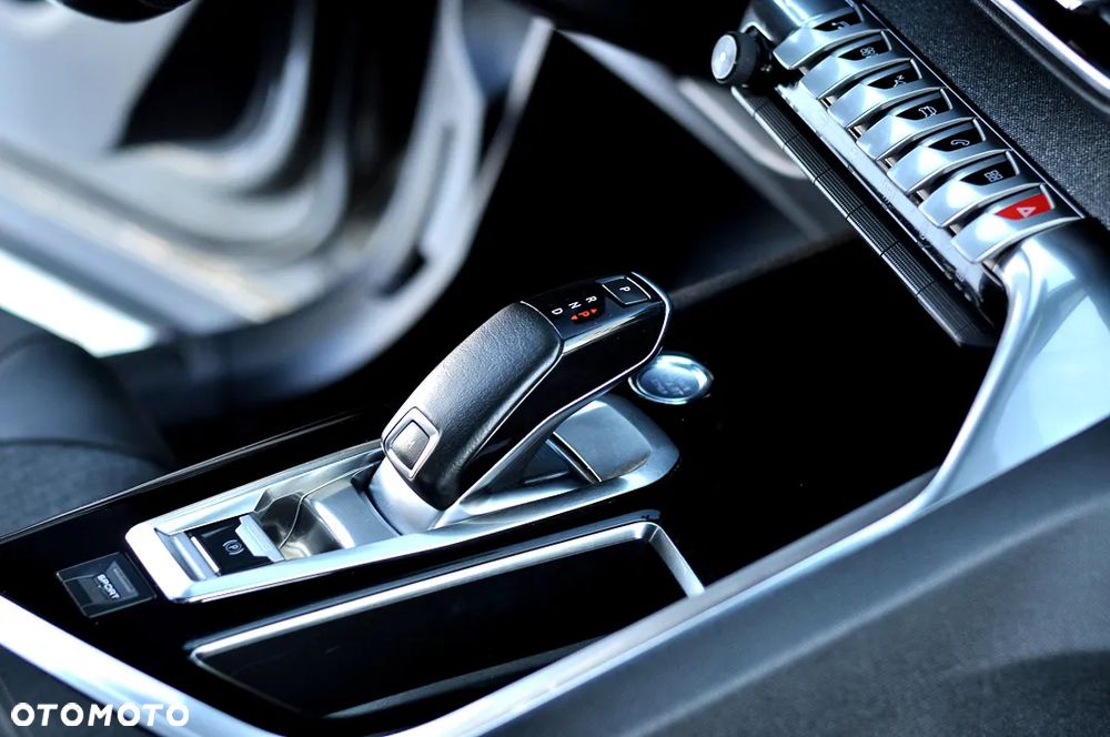 Peugeot 3008 1.5 BlueHDi GT Pack S&S EAT8 - 23