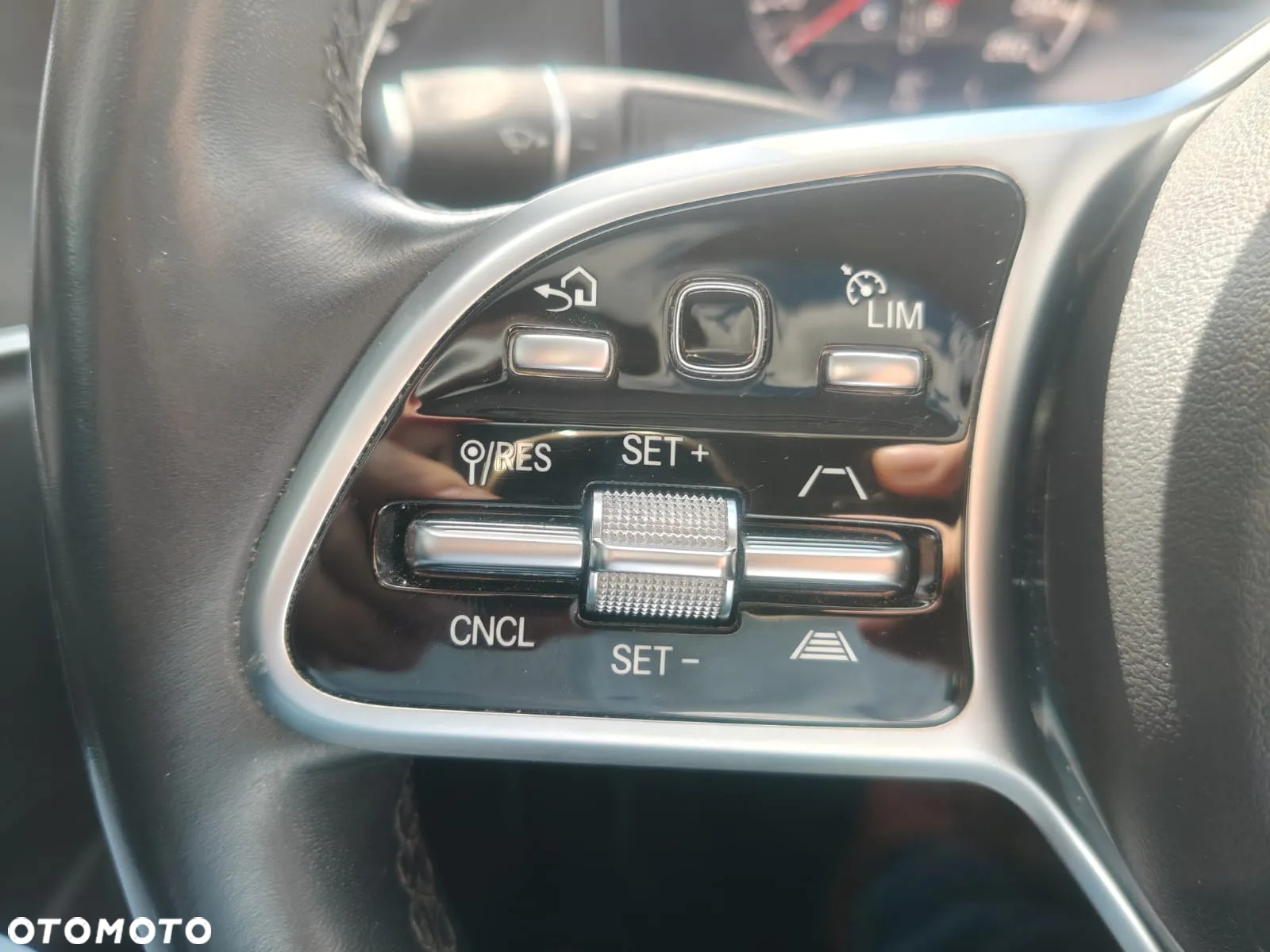 Mercedes-Benz Klasa E 400 d 4-Matic 9G-TRONIC - 25