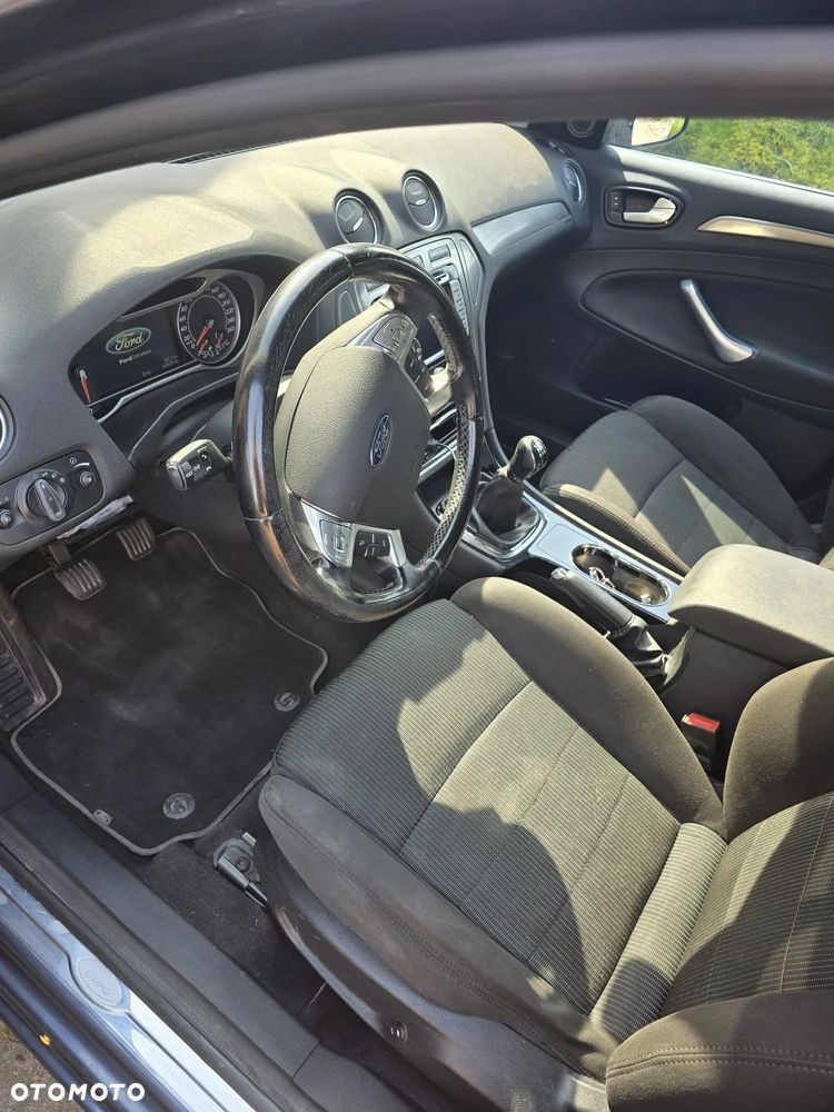Ford Mondeo 2.0 Ambiente - 12