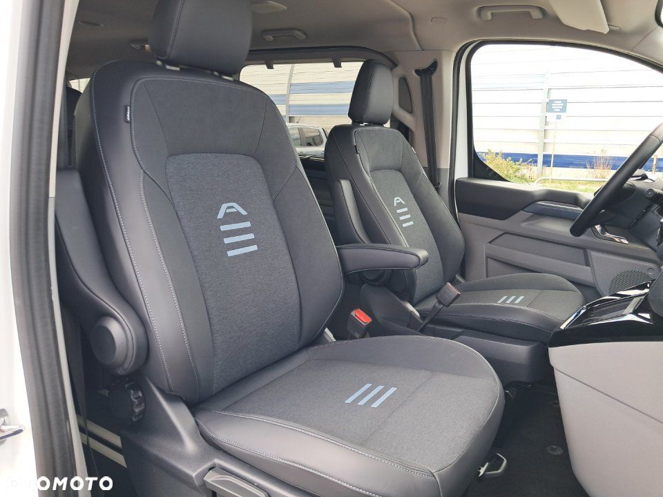 Ford Tourneo Custom - 12