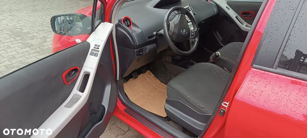 Toyota Yaris - 10