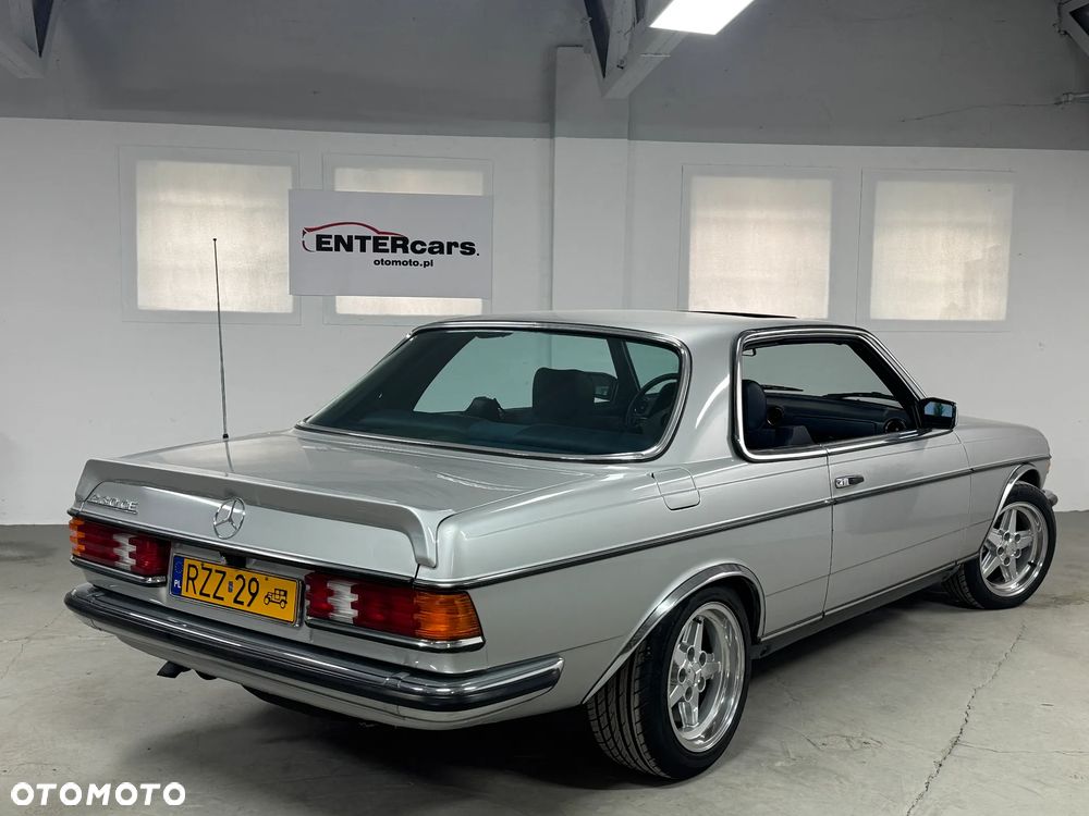 Mercedes-Benz W123 - 13