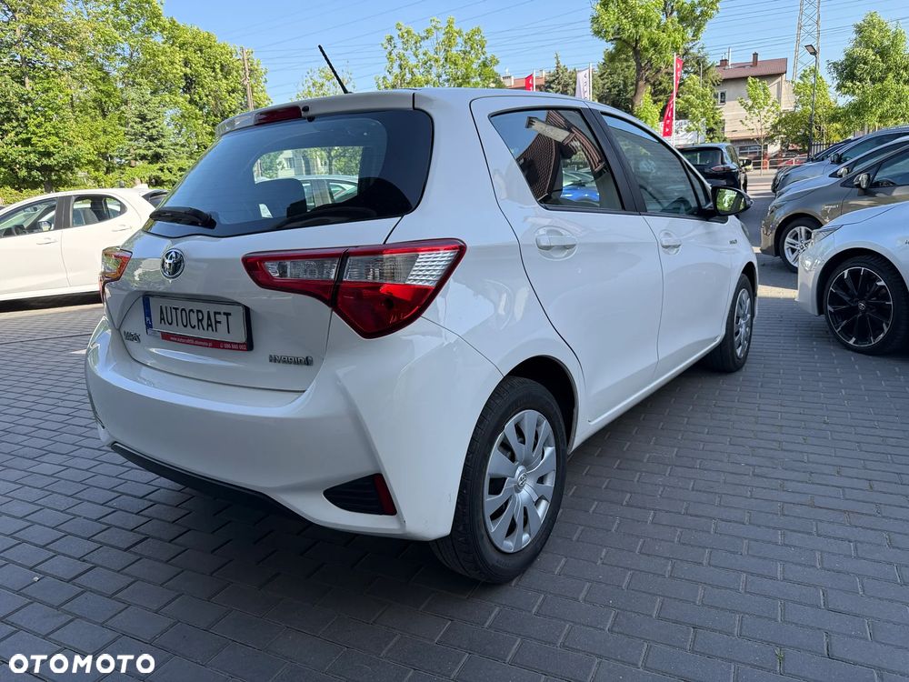 Toyota Yaris Hybrid 100 Active - 33