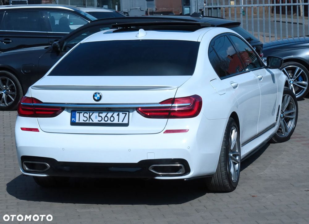 BMW Seria 7 750Li xDrive - 37
