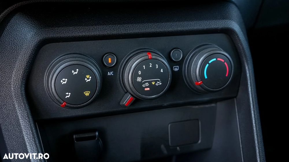 Dacia Logan TCe 90 Essential - 14