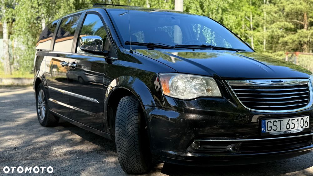 Chrysler Town & Country - 5