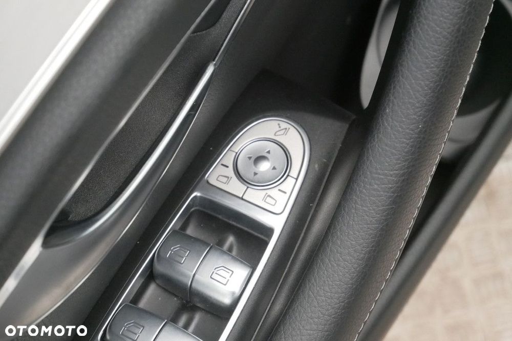 Mercedes-Benz Klasa E - 33