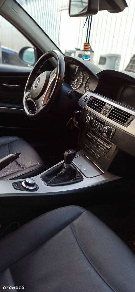 BMW Seria 3 320d - 17