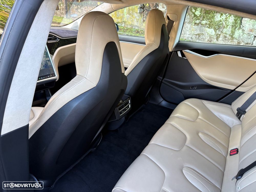 Tesla Model S - 6
