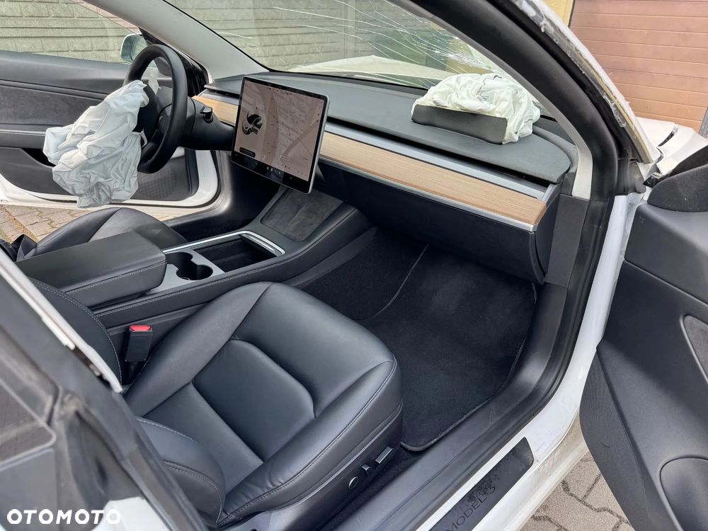 Tesla Model 3 - 15