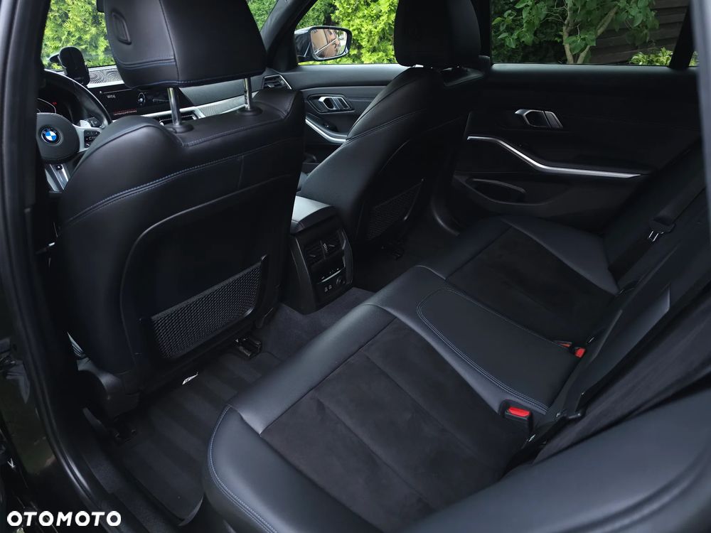 BMW Seria 3 320d xDrive Edition M Sport Shadow - 17